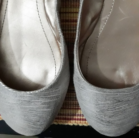 ♥️Bundle&Save♥️ BCBG Paris flats size 9 - Picture 3 of 5